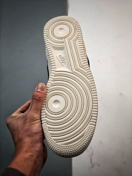 Air Force 1 '07 Low Marfim e Preto - Vista 4