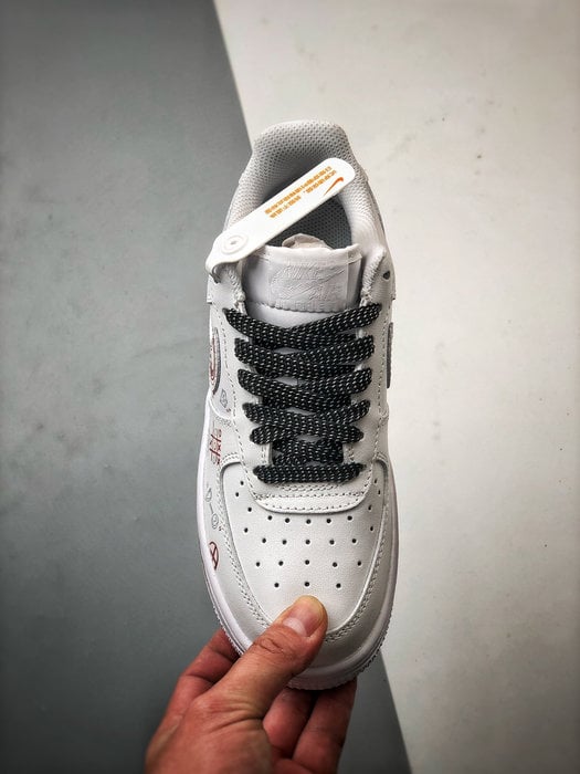 Air Force 1 '07 Low Arte Graffiti Branco e Vermelho - Vista 9