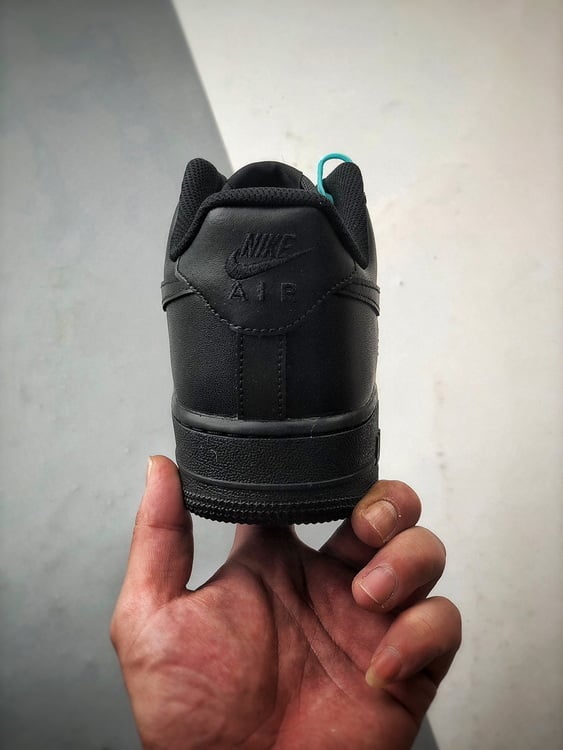 Nike Air Force 1 '07 Low Black Warrior - Vista 3