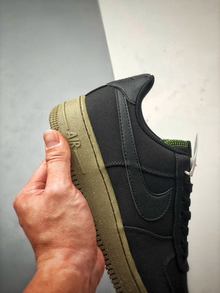 Air Force 1 '07 Low Preto e Verde - Vista 2