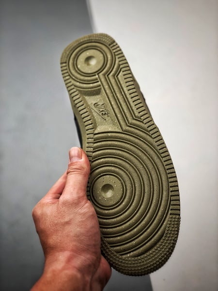 Air Force 1 '07 Low Preto e Verde - Vista 4