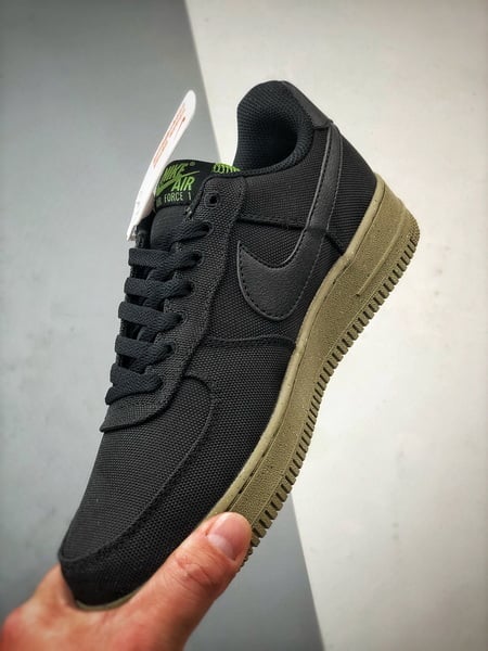 Air Force 1 '07 Low Preto e Verde - Vista 5
