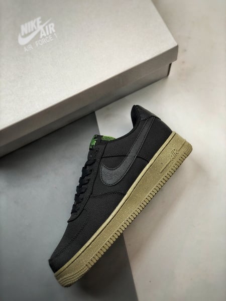 Air Force 1 '07 Low Preto e Verde - Vista 8