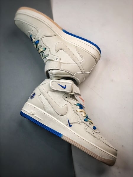 Air Force 1 07 Mid Cordao Branco e Azul Pequeno Gancho - Vista 6