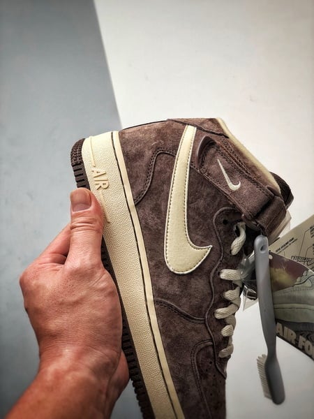 Air Force 1 07 Mid Marrom e Castanho Camurca - Vista 2