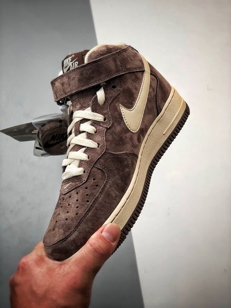 Air Force 1 07 Mid Marrom e Castanho Camurca - Vista 5