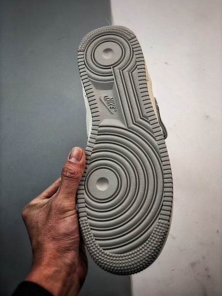 Air Force 1 07 Mid Branco e Cinzento - Vista 4