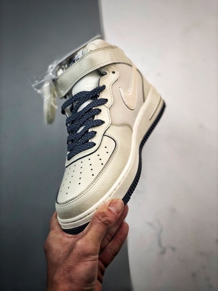 Air Force 1 07 Mid Perolado Bege Branco e Azul Escuro - Vista 5