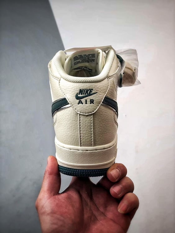 Air Force 1 07 Mid Bege e Verde Reflexo - Vista 3