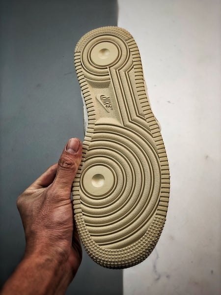 Air Force 1 07 Mid LV Branco e Caqui Estampado - Vista 4