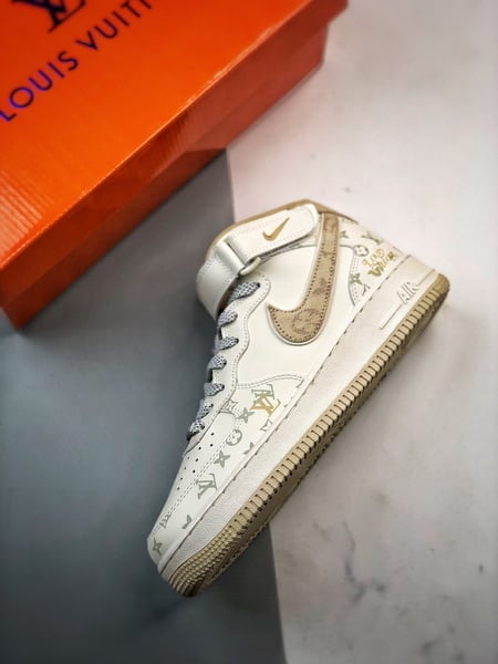Air Force 1 07 Mid LV Branco e Caqui Estampado - Vista 8