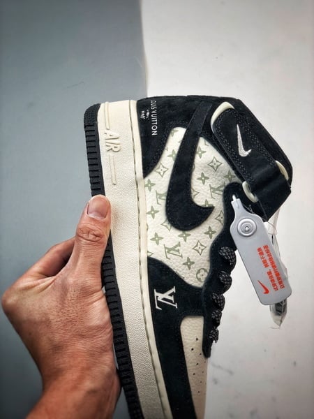 Air Force 1 07 Mid LVBege e Preto - Vista 2