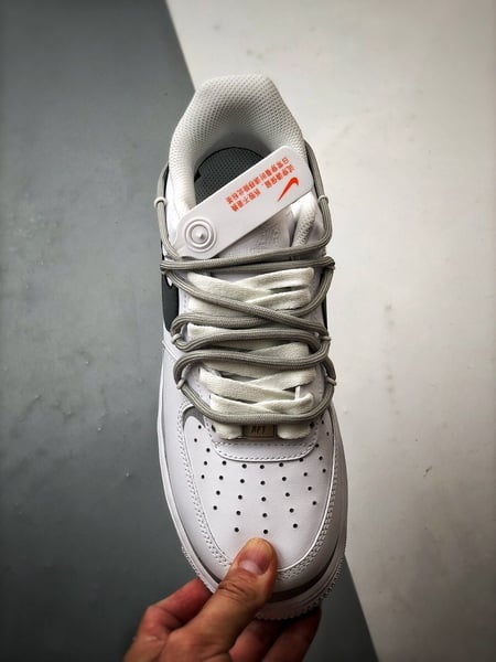 Air Force 1 Low Função Graffiti Branco e Cinza com Cadarços - Vista 9