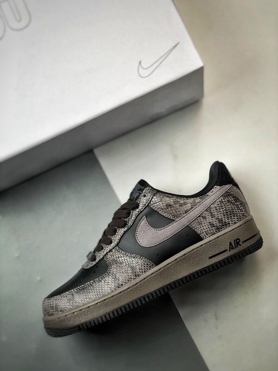 Air Force 1 Low Preto e Cinzento com Pele de Cobra - Vista 8