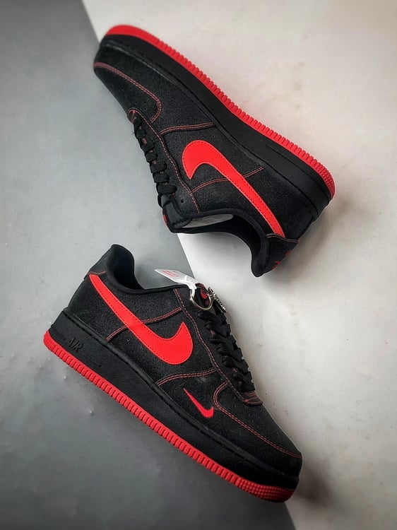 Air Force 1 Low Preto e Vermelho com Brilhantes Estrela - Vista 6