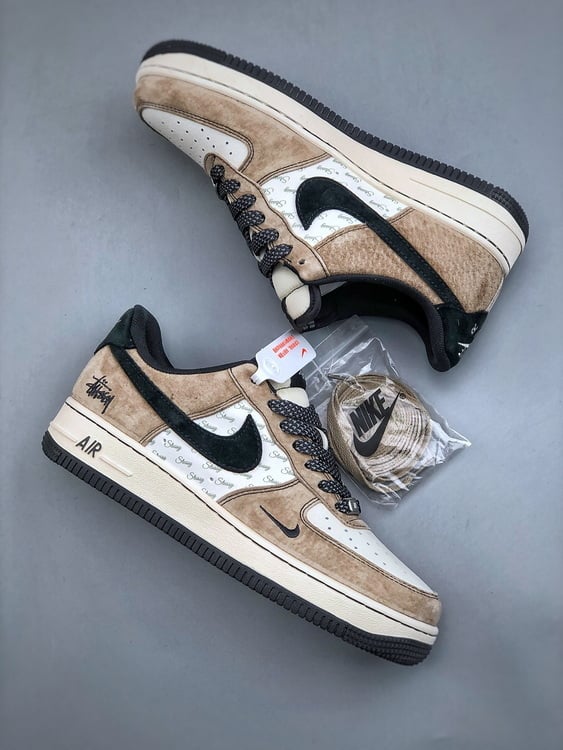 Nike Air Force 1 Low 07 x Stussy - Vista 2