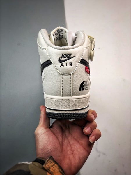 Air Force 1 Mid SupBranco e Preto - Vista 3