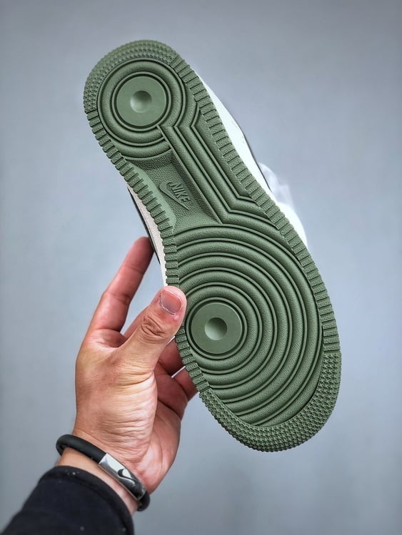 Air Force 1 '07 Low Verde Militar Starlight - Vista 3