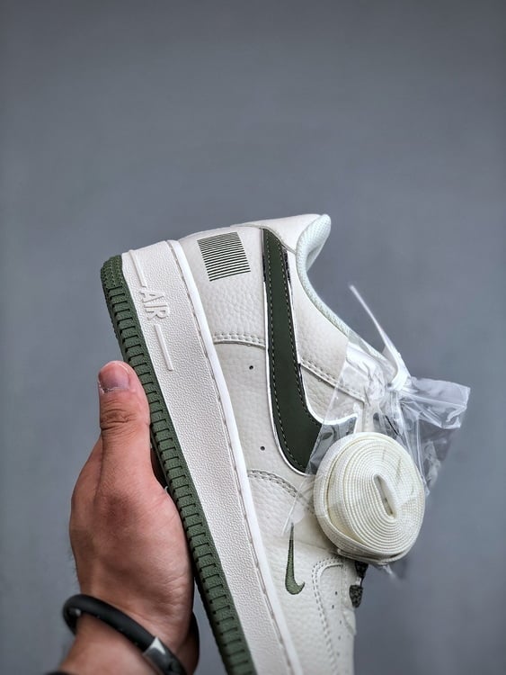 Air Force 1 '07 Low Verde Militar Starlight - Vista 5