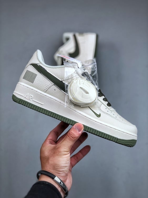 Air Force 1 '07 Low Verde Militar Starlight - Vista 7
