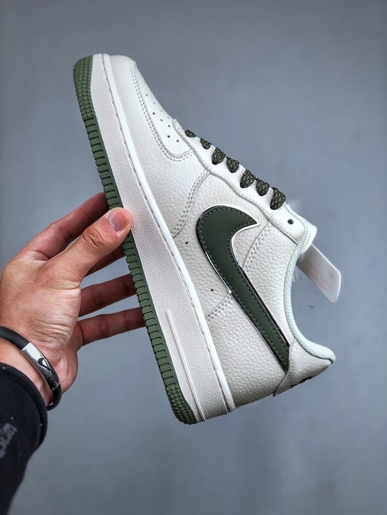 Air Force 1 '07 Low Verde Militar Starlight - Vista 9