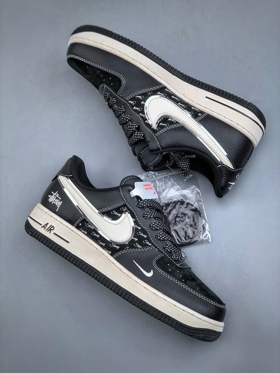 Air Force 1 '07 Low Colaboração Stüssy Branco e Preto - Vista 2