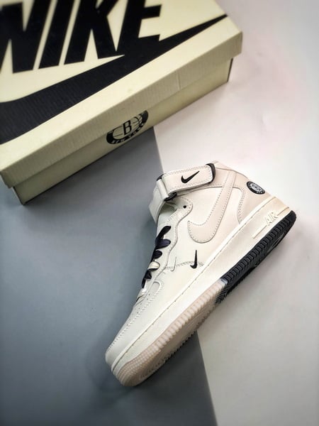 Air Force 107 Mid Branco e Preto - Vista 9