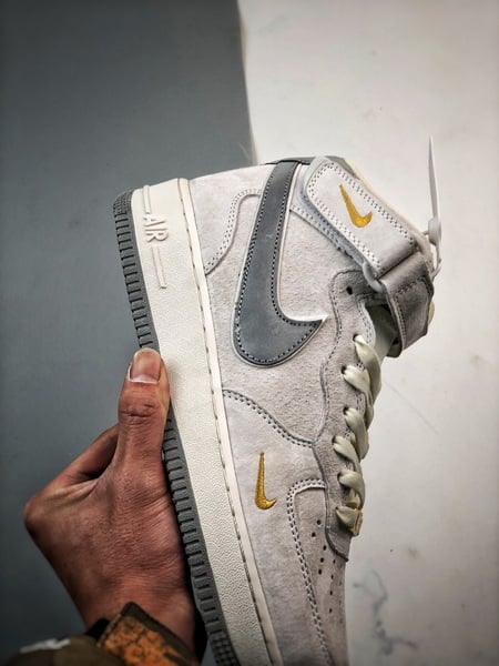 Air Force 107 Mid Bege Branco e Prata Camurca - Vista 2