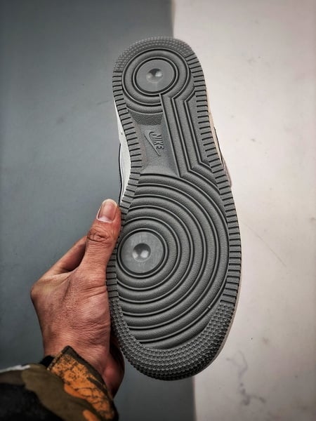 Air Force 107 Mid Bege Branco e Prata Camurca - Vista 4