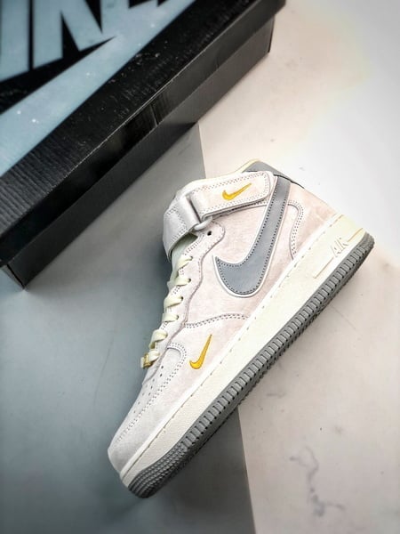 Air Force 107 Mid Bege Branco e Prata Camurca - Vista 8