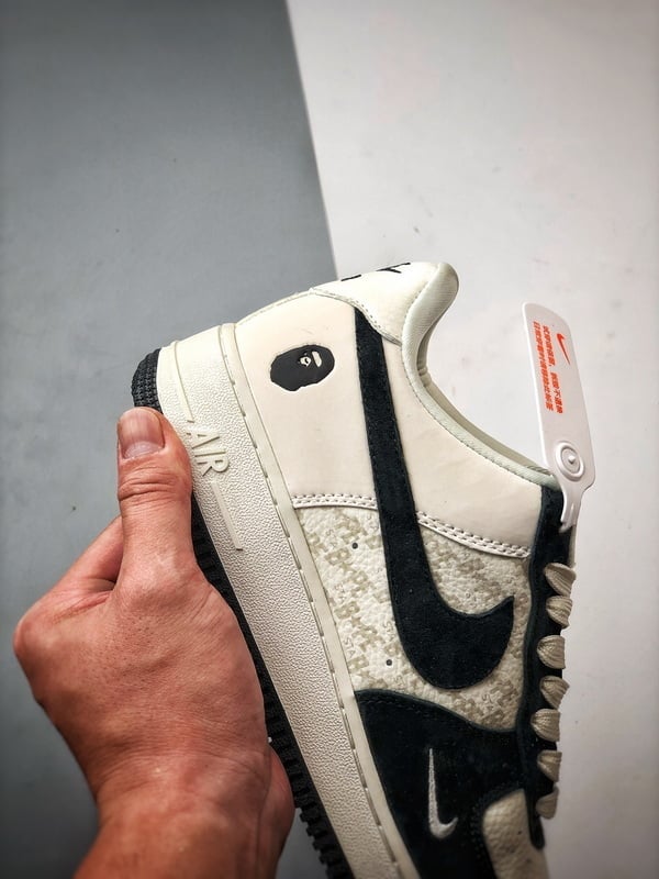 Bape x Air Force 1 Low Creme e Preto Patchwork - Vista 2