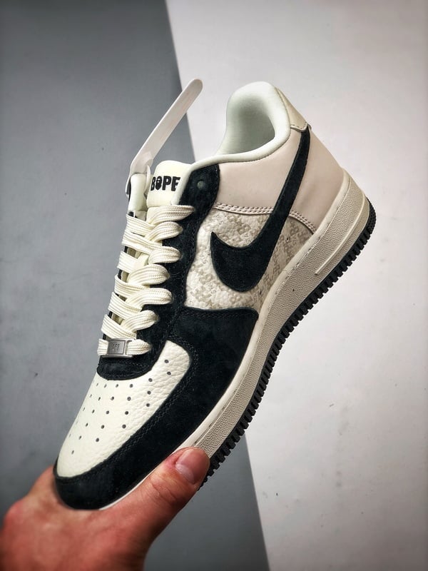 Bape x Air Force 1 Low Creme e Preto Patchwork - Vista 5