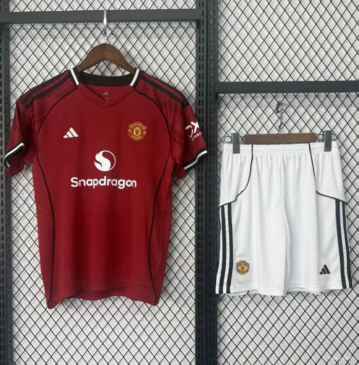 Kit Criança Manchester United I 2025/26