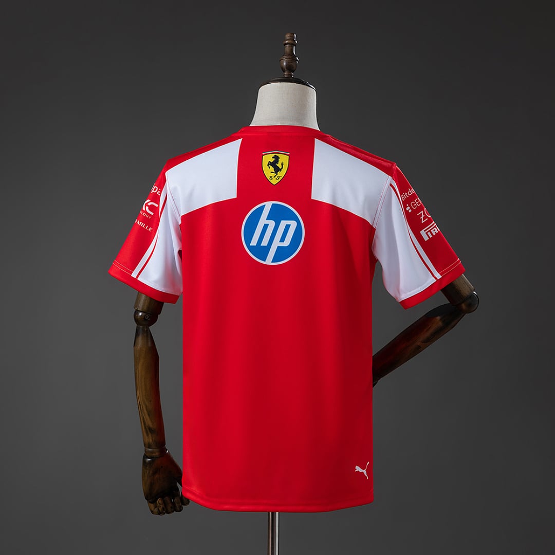 T-Shirt Ferrari F1 Fato de Corrida Vermelho 2026 - Vista 2