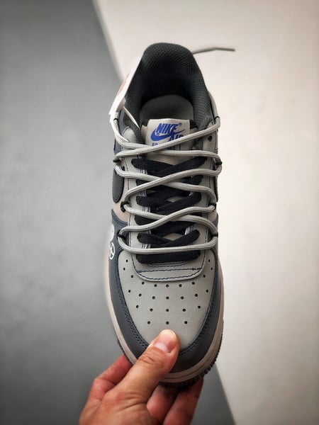 Kaws x Air Force 1 Low Cinza Real com Cordões - Vista 9