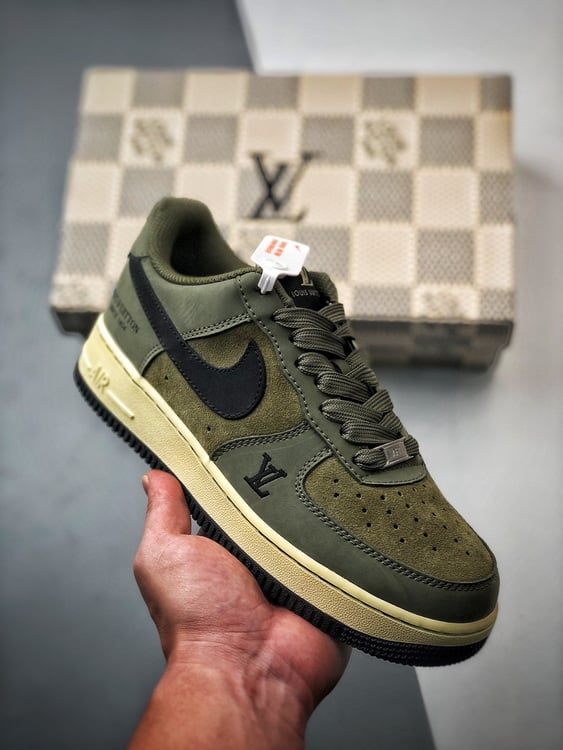 LV x Air Force 1 Low Verde Oliva - Vista 4