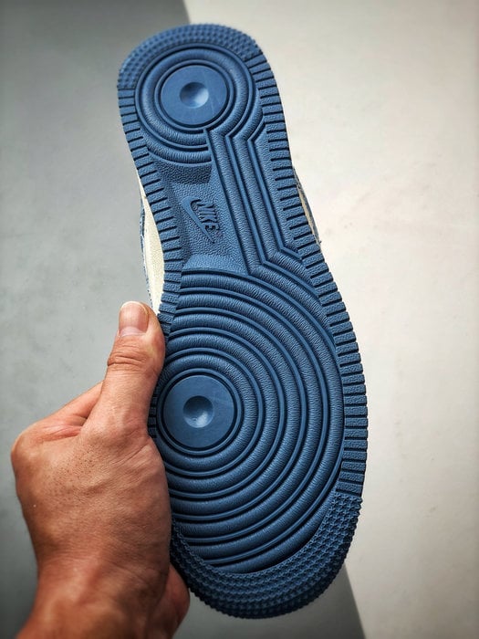 LV x Air Force 1 Low Branco e Azul Estampado - Vista 4