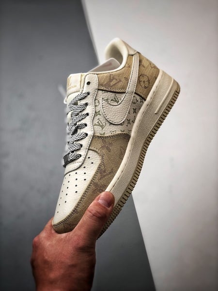 LV x Air Force 1 Low Bege, Caqui e Jeans - Vista 5