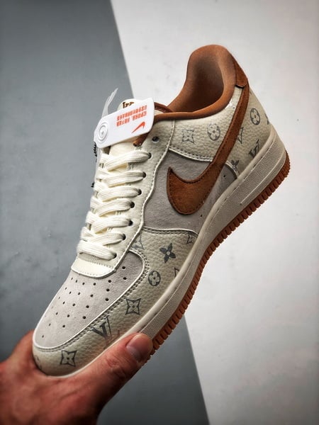 LV x Air Force 1 Low Creme e Castanho - Vista 6