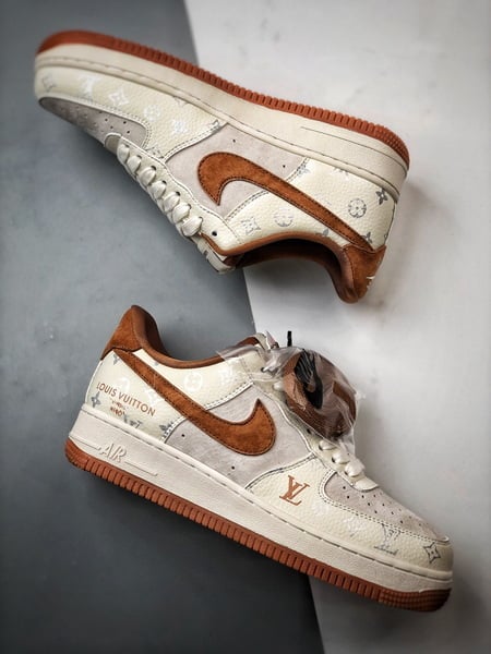 LV x Air Force 1 Low Creme e Castanho - Vista 7