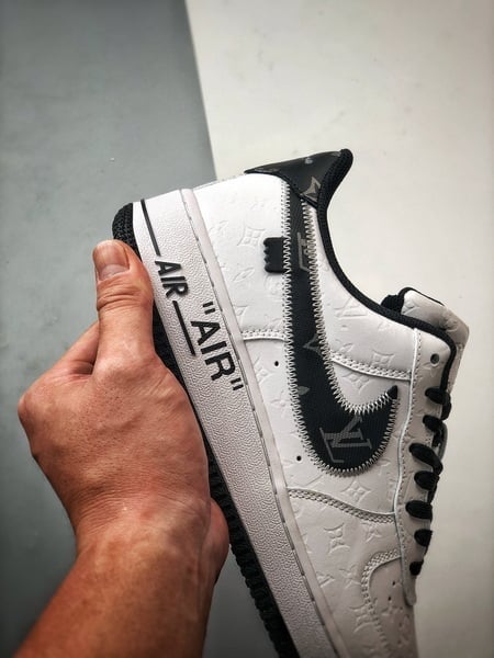 LV x Air Force 1 Low Colaboração Branco e Preto - Vista 2