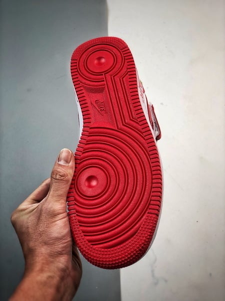 LV x NK Air Force 1 Mid Colaboracao Branco e Vermelho - Vista 4