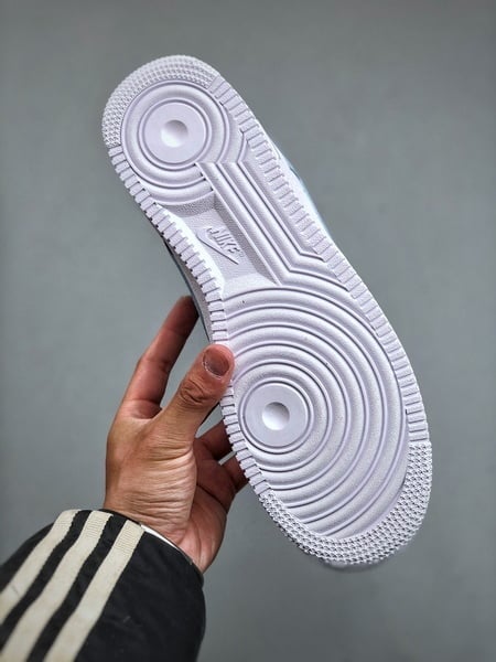 Nike Air Force 1 Low 07 Branco e Azul - Vista 3