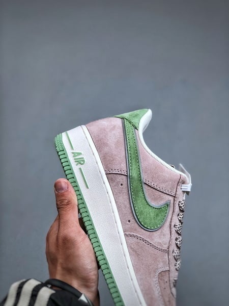 Nike Air Force 1 Low 07 x Otomo Katsuhiro Verde e Rosa - Vista 5