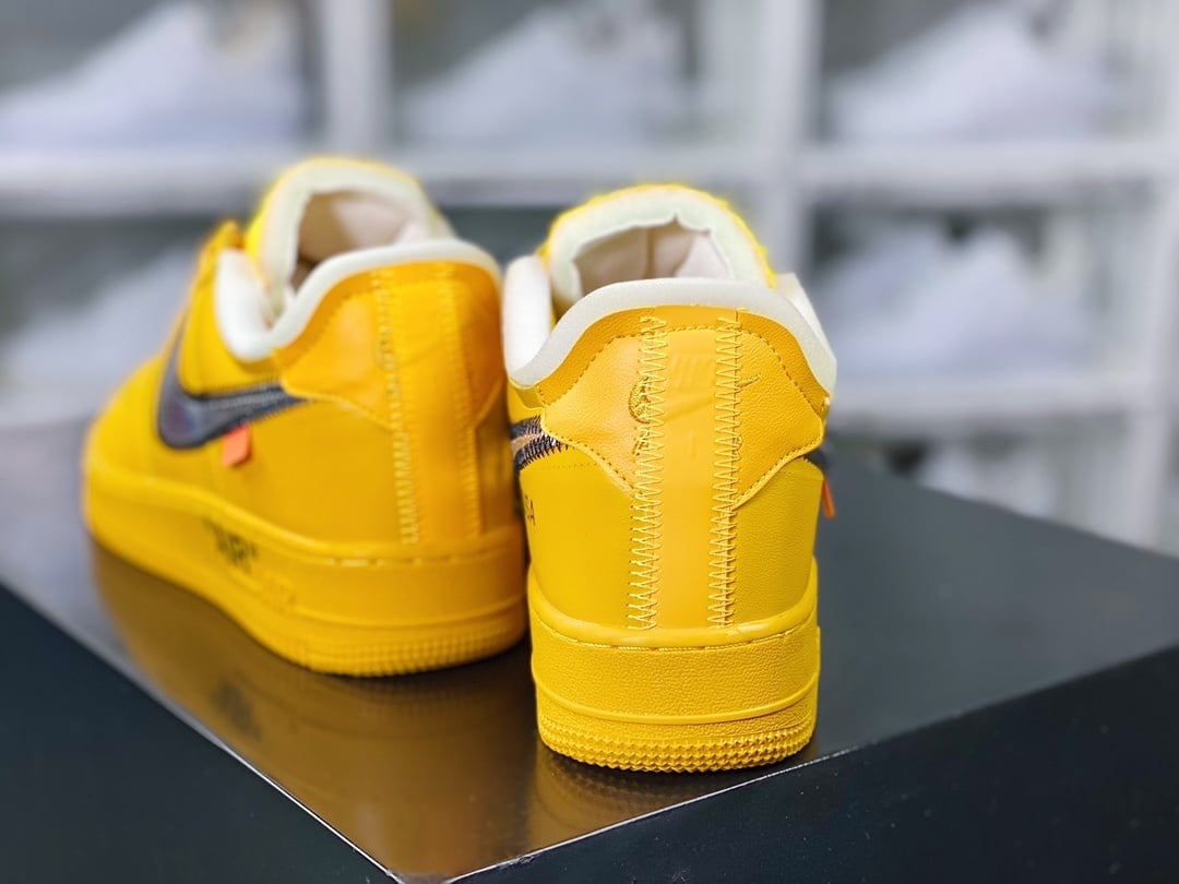 Nike OW Universidade Ouro e Prata Hook - Vista 4