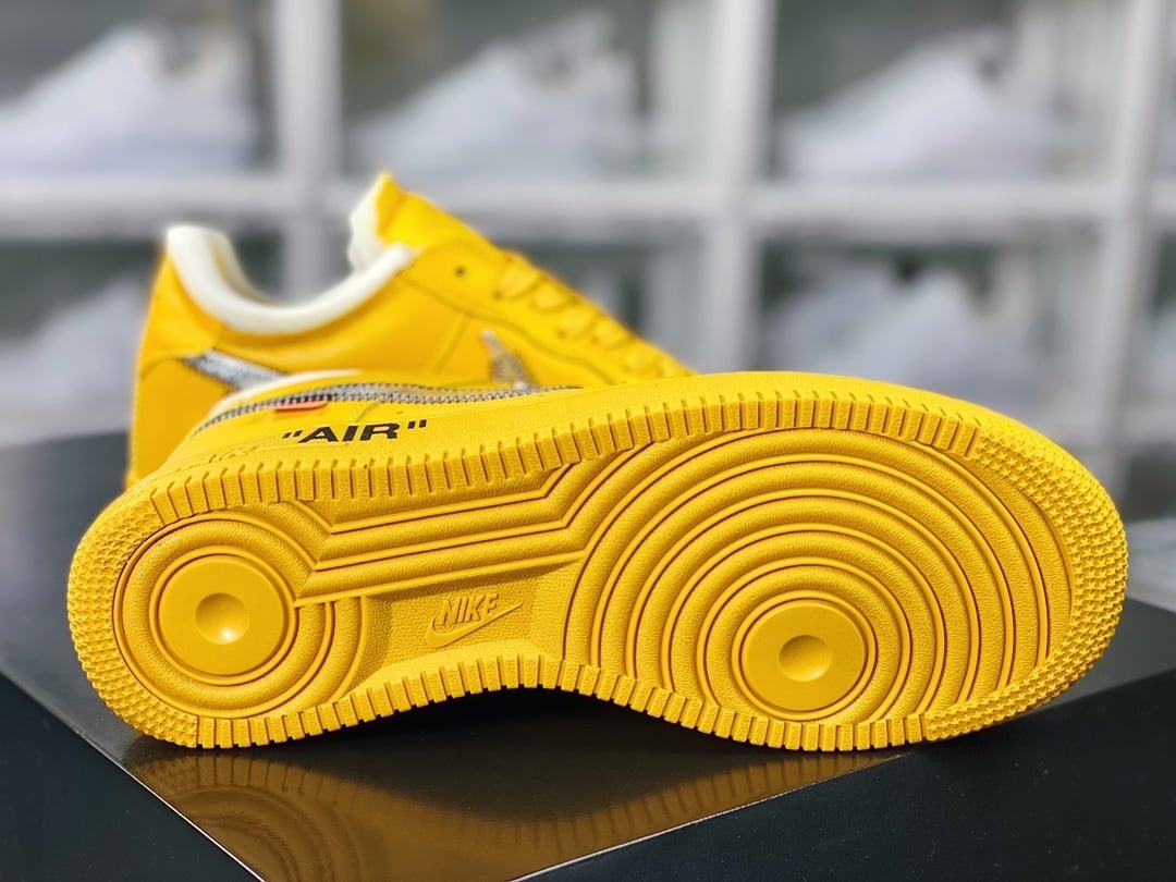 Nike OW Universidade Ouro e Prata Hook - Vista 5