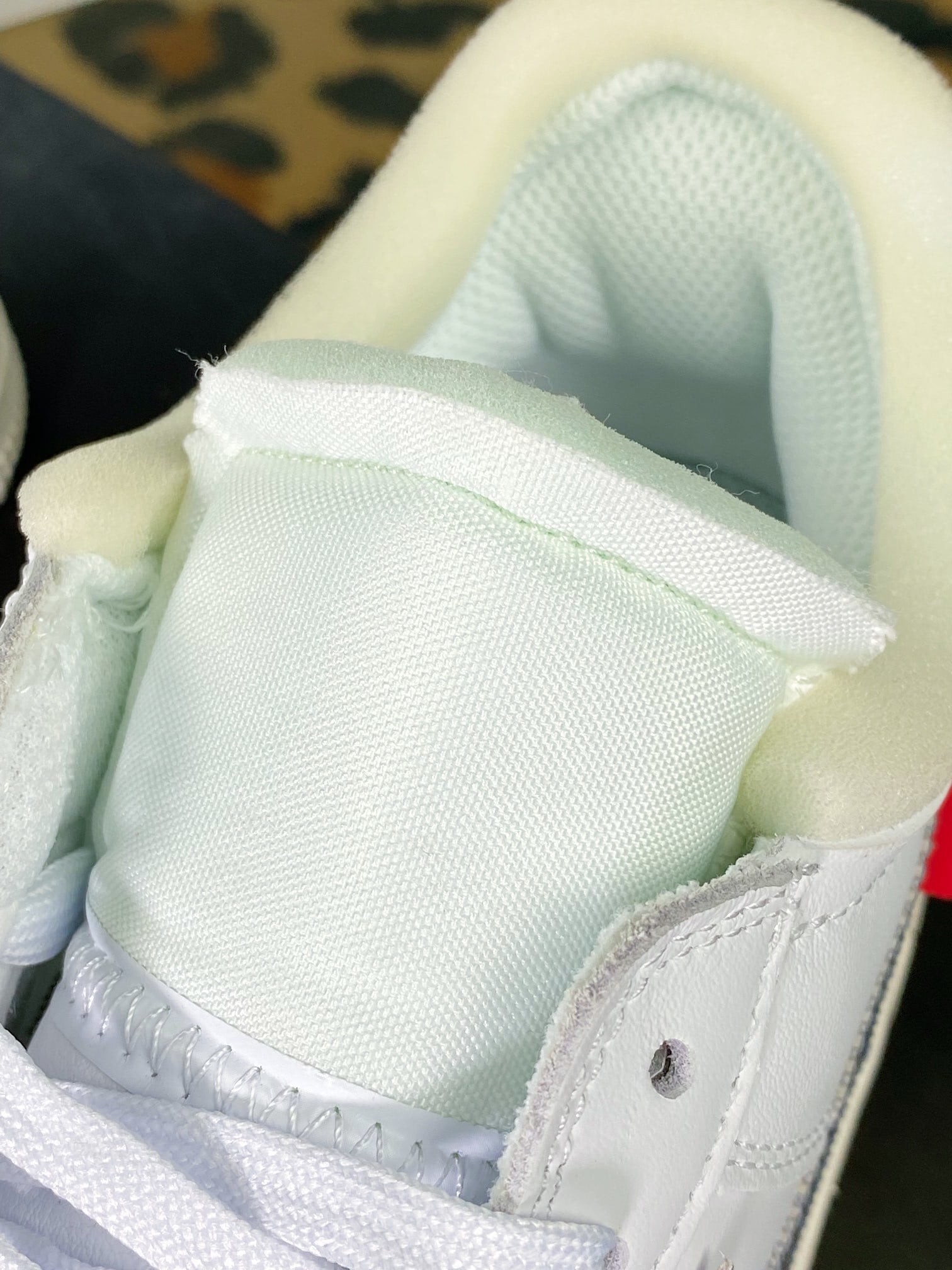 Nike OW Branco com Prata Hook - Vista 7