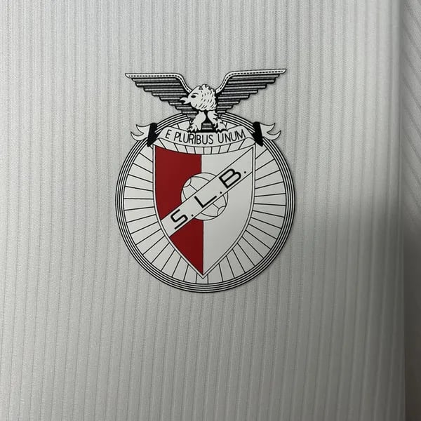 Camisola Edição Especial RETRO Benfica 2025/2026 - Vista 3