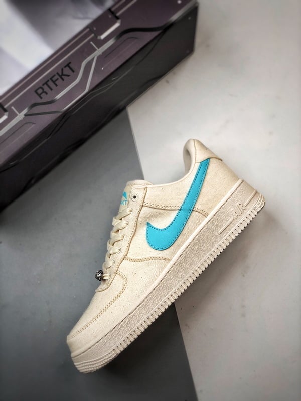 RTFKT x Air Force 1 Human bege e Azul - Vista 8