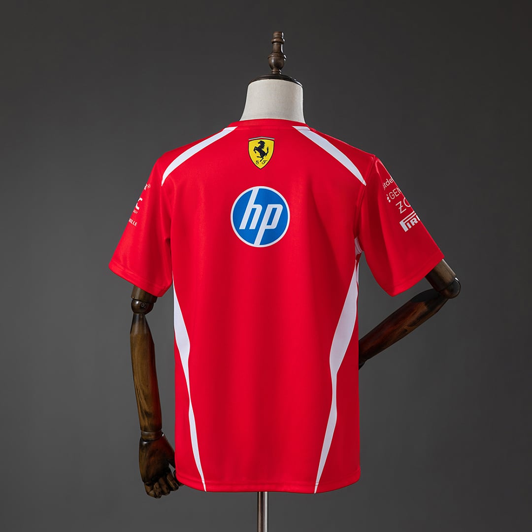 T-Shirt Ferrari F1 Reedição 2026 - Vista 2